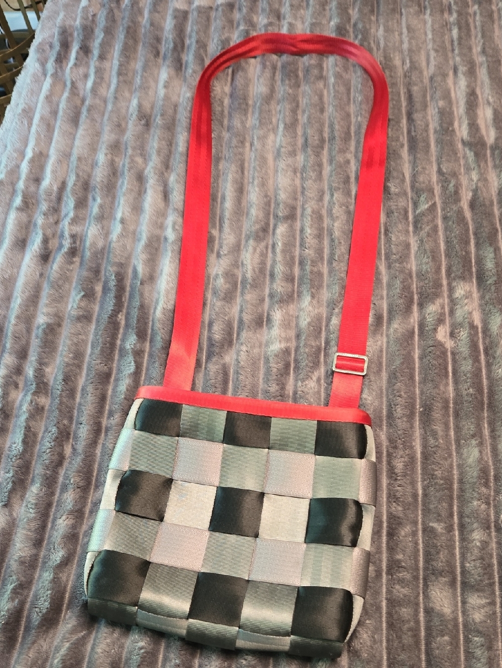 Harveys Woven Seatbelt Streamline Crossbody Bag in Pure Detroit